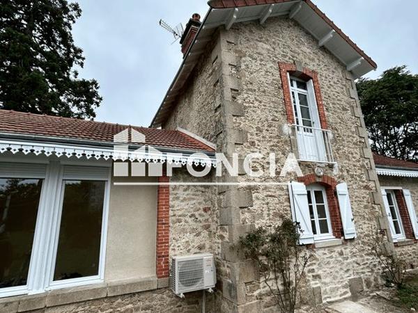 Location Maison 3 pièces 83.2 m² - Chaptelat 87270