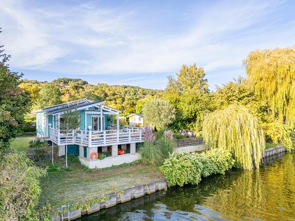 Chalet au bord de l’eau, Domaine de l’Ile Verte, Juziers