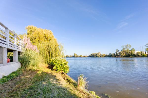 Chalet au bord de l’eau, Domaine de l’Ile Verte, Juziers