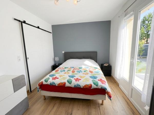 Saint-Julien-l'Ars (86800) Maison contemporaine calme et prestations de qualité 3 chambres garage, jardin piscine