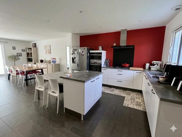 Saint-Julien-l'Ars (86800) Maison contemporaine calme et prestations de qualité 3 chambres garage, jardin piscine