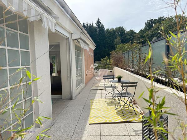 Chaville - Dernier étage avec terrasse et parkings 459 000 € **  - Référence  740-c