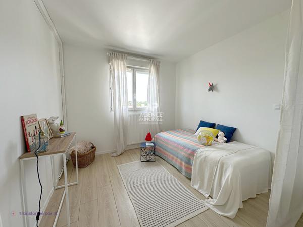 Chaville - Dernier étage avec terrasse et parkings 459 000 € **  - Référence  740-c