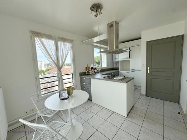 Chaville - Dernier étage avec terrasse et parkings 459 000 € **  - Référence  740-c