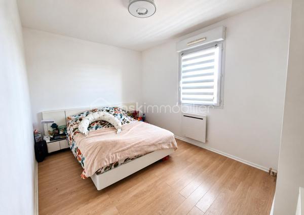 Vous recherchez un bien pour un investissement serein, sans travaux et avec des revenus déjà en place ?
Alors ce bien est fait pour vous ! 🔑

Je vous invite à découvrir cet appartement T3 situé dans une résidence sécurisée, offrant un cadre agréable et pratique.

L’appartement est propre, bien entretenu et ne nécessite aucun travaux. Il dispose également d’un balcon et d'une place de parking.

💰 Vendu avec locataire en place jusqu’en 2028
📈 Bonne rentabilité locative
🌿 Balcon
🚗 Place de parking
🔐 Résidence sécurisée
🛠️ Aucun travaux à prévoir

📞 Pour plus d’informations sur la rentabilité et organiser une visite, contactez moi !
