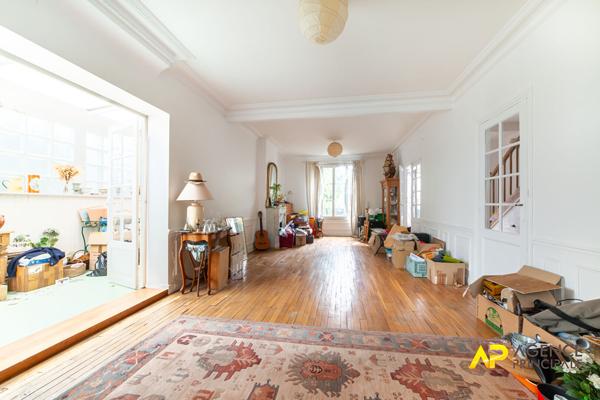 Maison à rafraîchir de 187 m² à Colombes - 4 chambres, garage et proche écoles 960 000 € **  - Référence  546CLR