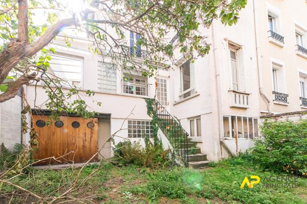 Maison à rafraîchir de 187 m² à Colombes - 4 chambres, garage et proche écoles 960 000 € **  - Référence  546CLR