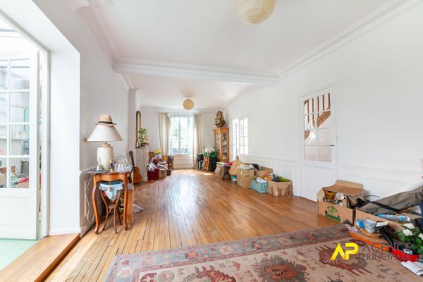 Maison à rafraîchir de 187 m² à Colombes - 4 chambres, garage et proche écoles 960 000 € **  - Référence  546CLR