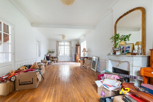 Maison à rafraîchir de 187 m² à Colombes - 4 chambres, garage et proche écoles 960 000 € **  - Référence  546CLR