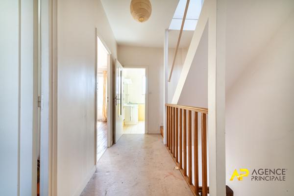Maison à rafraîchir de 187 m² à Colombes - 4 chambres, garage et proche écoles 960 000 € **  - Référence  546CLR