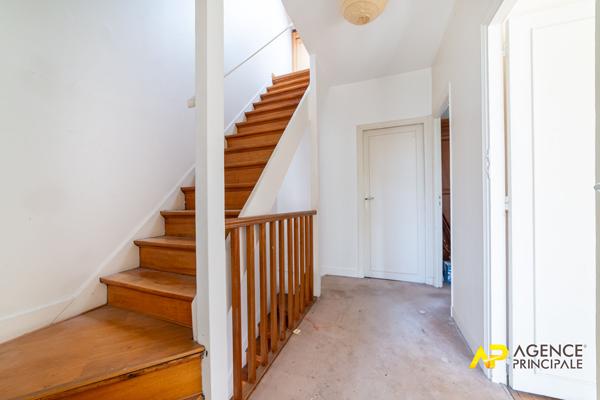 Maison à rafraîchir de 187 m² à Colombes - 4 chambres, garage et proche écoles 960 000 € **  - Référence  546CLR