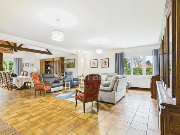 10MN DU MANS PROPRIETE AVEC PARC ARBORE ET 100M2 DE DEPENDANCE GARAGES