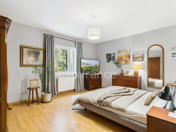 10MN DU MANS PROPRIETE AVEC PARC ARBORE ET 100M2 DE DEPENDANCE GARAGES