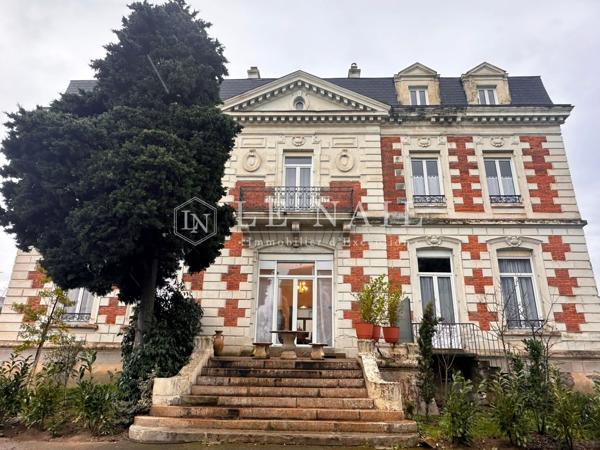 Elégante demeure au coeur d'une charmante ville dynamique des bords de Loire