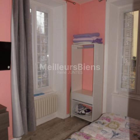 Appartement de 27m2, au 1er étage en centre ville dans petite copro.