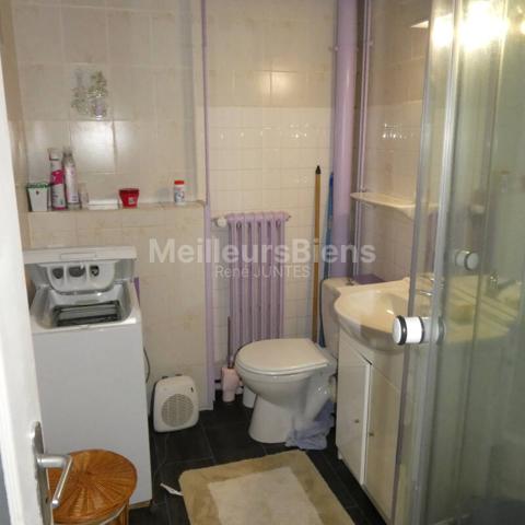 Appartement de 27m2, au 1er étage en centre ville dans petite copro.