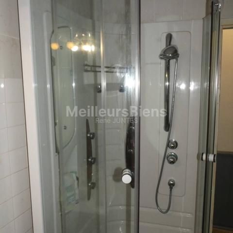 Appartement de 27m2, au 1er étage en centre ville dans petite copro.