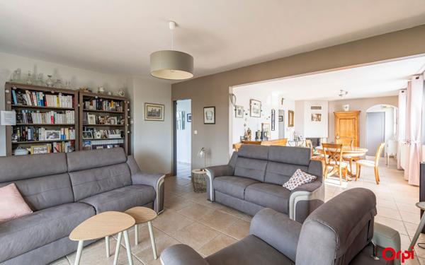 Maison à vendre    6 pièces • 245 m2 Fismes