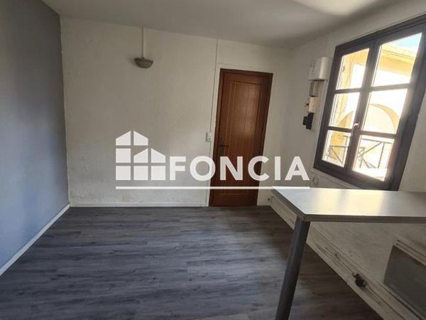 Location Studio 22.04 m² - 14 RUE DE L'HORLOGE Nimes 30000