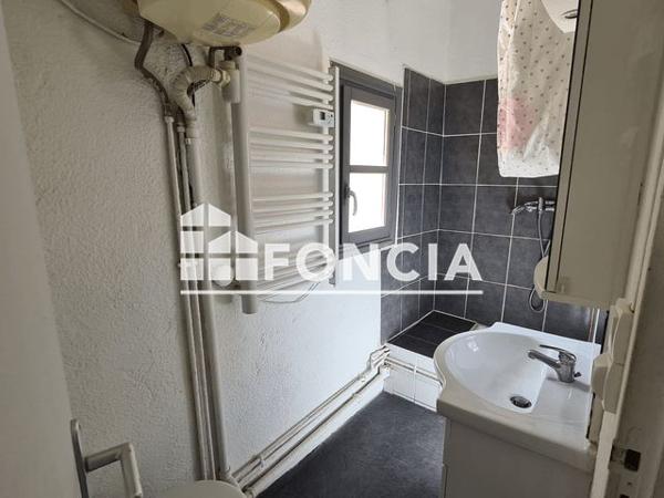Location Studio 22.04 m² - 14 RUE DE L'HORLOGE Nimes 30000
