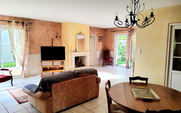 Niort, proche commodités, au calme, pavillon plain-pied 2005, 4 chambres, garage, jardin