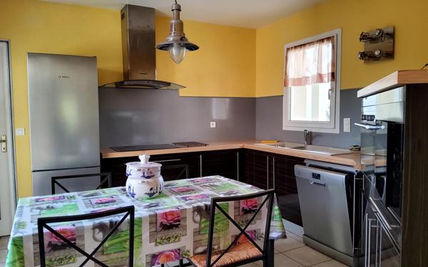 Niort, proche commodités, au calme, pavillon plain-pied 2005, 4 chambres, garage, jardin