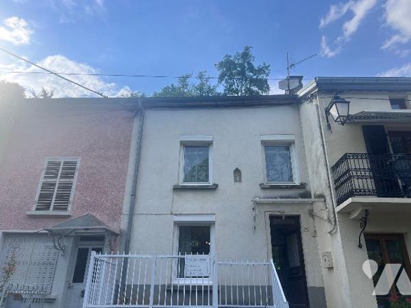15981
A FONTENOY LE CHATEAU (88240) 39 rue du Canal 
Une maison à usage d’habitation mitoyenne