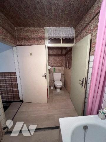 15981
A FONTENOY LE CHATEAU (88240) 39 rue du Canal 
Une maison à usage d’habitation mitoyenne