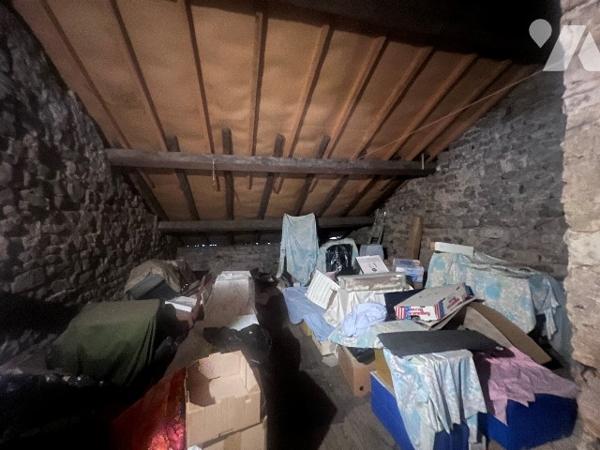 15981
A FONTENOY LE CHATEAU (88240) 39 rue du Canal 
Une maison à usage d’habitation mitoyenne