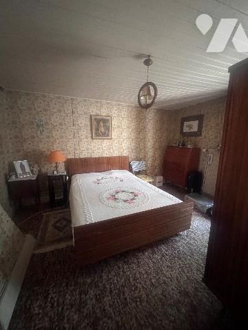 15981
A FONTENOY LE CHATEAU (88240) 39 rue du Canal 
Une maison à usage d’habitation mitoyenne