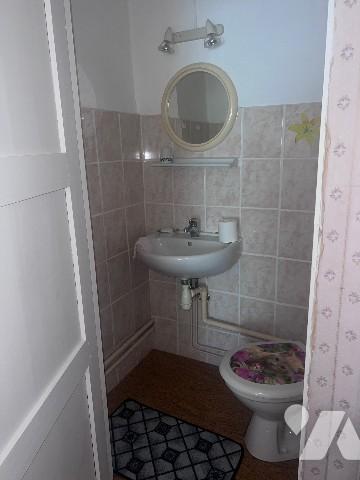 15981
A FONTENOY LE CHATEAU (88240) 39 rue du Canal 
Une maison à usage d’habitation mitoyenne