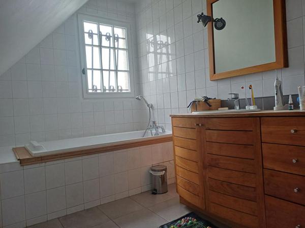 MAISON FAMILIALE + STUDIO