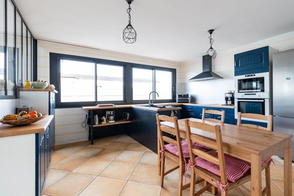 Gujan-Mestras – Local d’activité récent avec habitation indépendante