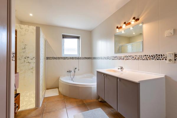 Gujan-Mestras – Local d’activité récent avec habitation indépendante