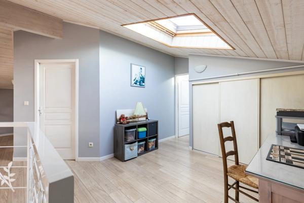 Gujan-Mestras – Local d’activité récent avec habitation indépendante