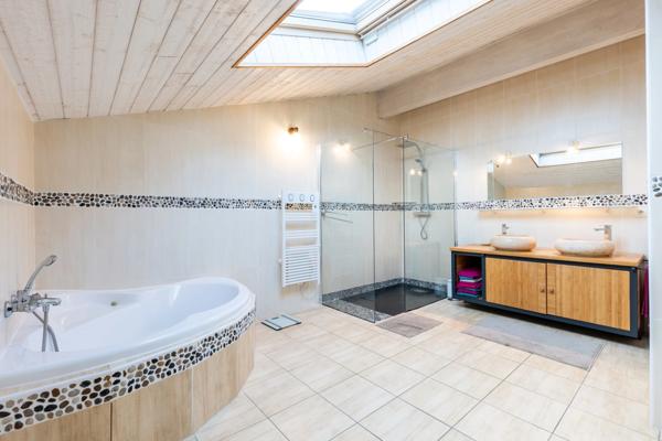 Gujan-Mestras – Local d’activité récent avec habitation indépendante