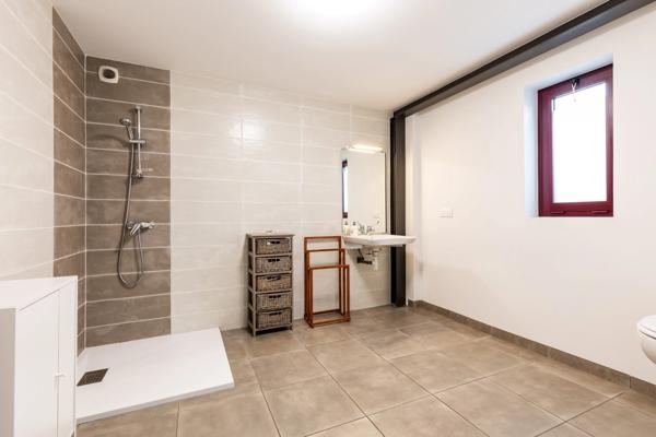 Gujan-Mestras – Local d’activité récent avec habitation indépendante