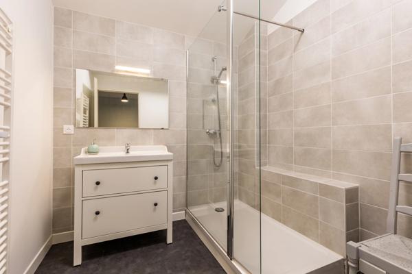 Gujan-Mestras – Local d’activité récent avec habitation indépendante