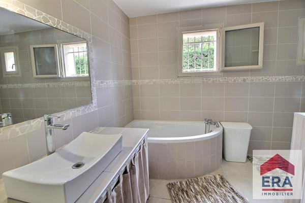 Maison Saint Montan 5 pièce(s) 130 m2