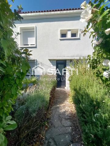 Grande Maison familiale, proche écoles et commerces et centre ville, dans un quartier calme, grand jardin boisé