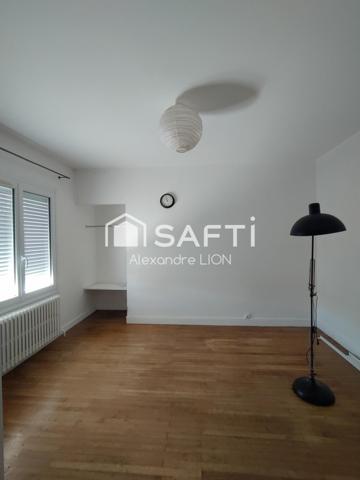 Grande Maison familiale, proche écoles et commerces et centre ville, dans un quartier calme, grand jardin boisé