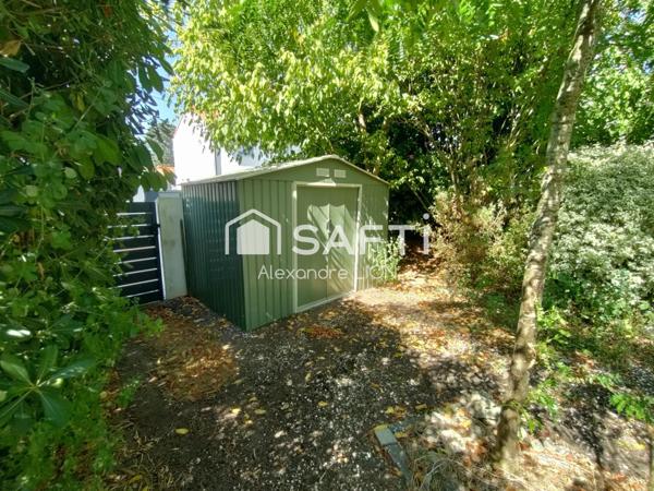 Grande Maison familiale, proche écoles et commerces et centre ville, dans un quartier calme, grand jardin boisé