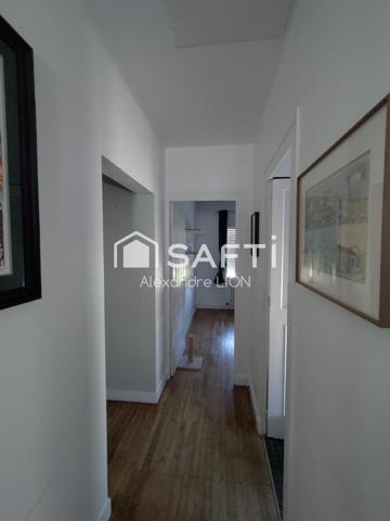 Grande Maison familiale, proche écoles et commerces et centre ville, dans un quartier calme, grand jardin boisé