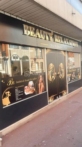 FOND DE COMMERCE /INSTITUT DE BEAUTE / COIFFURE ET ESTHETIQUE DE 41 M2Fonds de commerce à céder, exploité depuis plusieurs années avec une clientèle régulière.
Emplacement stratégique : à 10 min du Parc des Princes, proche métro Jean-Jaurès, dans un quartier vivant.
Activité actuelle : salon de beauté coiffure et esthétique, massage
? Équipements inclus :
2 postes manucure + 2 postes pédicure
Espace coiffure :
2 postes coiffure + 1 bac shampoing
Cabine esthétique et massage
Machine Hydrafacial
Matériel professionnel complet + stock de produits (coiffure, soins, épilation…)
une cuisine équipe et WC
Aucun travaux à prévoir
Activité prête à démarrer dès le premier jour
LOYER : 1500 EURO ET 90 EURO charges
Ne manquez pas l’occasion d’acquérir ce véritable bijou commercial où le succès est déjà au rendez-vous.
Contactez-moi dès maintenant pour plus d’informations ou pour organiser une visite. Une offre rare à saisir rapidement