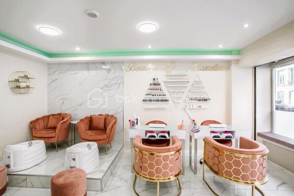 FOND DE COMMERCE /INSTITUT DE BEAUTE / COIFFURE ET ESTHETIQUE DE 41 M2Fonds de commerce à céder, exploité depuis plusieurs années avec une clientèle régulière.
Emplacement stratégique : à 10 min du Parc des Princes, proche métro Jean-Jaurès, dans un quartier vivant.
Activité actuelle : salon de beauté coiffure et esthétique, massage
? Équipements inclus :
2 postes manucure + 2 postes pédicure
Espace coiffure :
2 postes coiffure + 1 bac shampoing
Cabine esthétique et massage
Machine Hydrafacial
Matériel professionnel complet + stock de produits (coiffure, soins, épilation…)
une cuisine équipe et WC
Aucun travaux à prévoir
Activité prête à démarrer dès le premier jour
LOYER : 1500 EURO ET 90 EURO charges
Ne manquez pas l’occasion d’acquérir ce véritable bijou commercial où le succès est déjà au rendez-vous.
Contactez-moi dès maintenant pour plus d’informations ou pour organiser une visite. Une offre rare à saisir rapidement