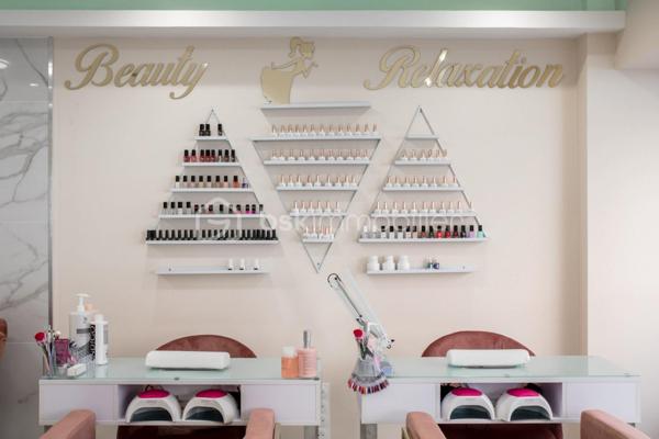 FOND DE COMMERCE /INSTITUT DE BEAUTE / COIFFURE ET ESTHETIQUE DE 41 M2Fonds de commerce à céder, exploité depuis plusieurs années avec une clientèle régulière.
Emplacement stratégique : à 10 min du Parc des Princes, proche métro Jean-Jaurès, dans un quartier vivant.
Activité actuelle : salon de beauté coiffure et esthétique, massage
? Équipements inclus :
2 postes manucure + 2 postes pédicure
Espace coiffure :
2 postes coiffure + 1 bac shampoing
Cabine esthétique et massage
Machine Hydrafacial
Matériel professionnel complet + stock de produits (coiffure, soins, épilation…)
une cuisine équipe et WC
Aucun travaux à prévoir
Activité prête à démarrer dès le premier jour
LOYER : 1500 EURO ET 90 EURO charges
Ne manquez pas l’occasion d’acquérir ce véritable bijou commercial où le succès est déjà au rendez-vous.
Contactez-moi dès maintenant pour plus d’informations ou pour organiser une visite. Une offre rare à saisir rapidement