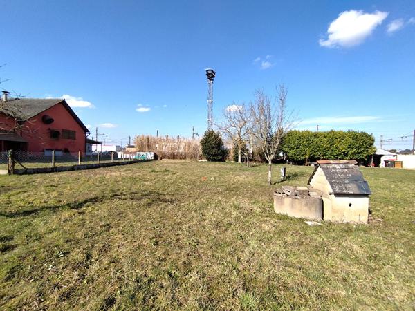 Terrain constructible avec grange à La Ville Aux Dames proche, Gare TGV, Fil Bleu, écoles, commerces, Tours, tram
