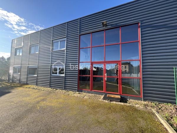 Local de stockage de 811 m²