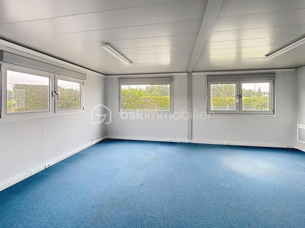 Local de stockage de 811 m²