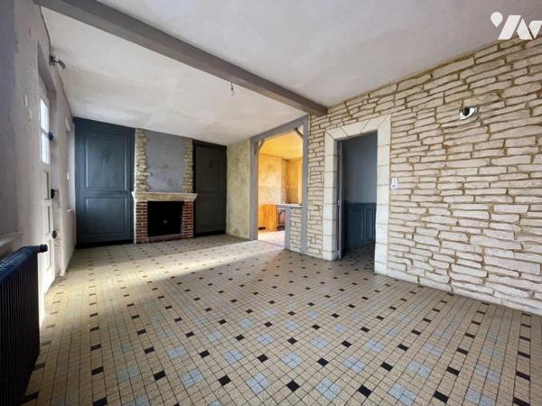 Dans bourg avec commerces